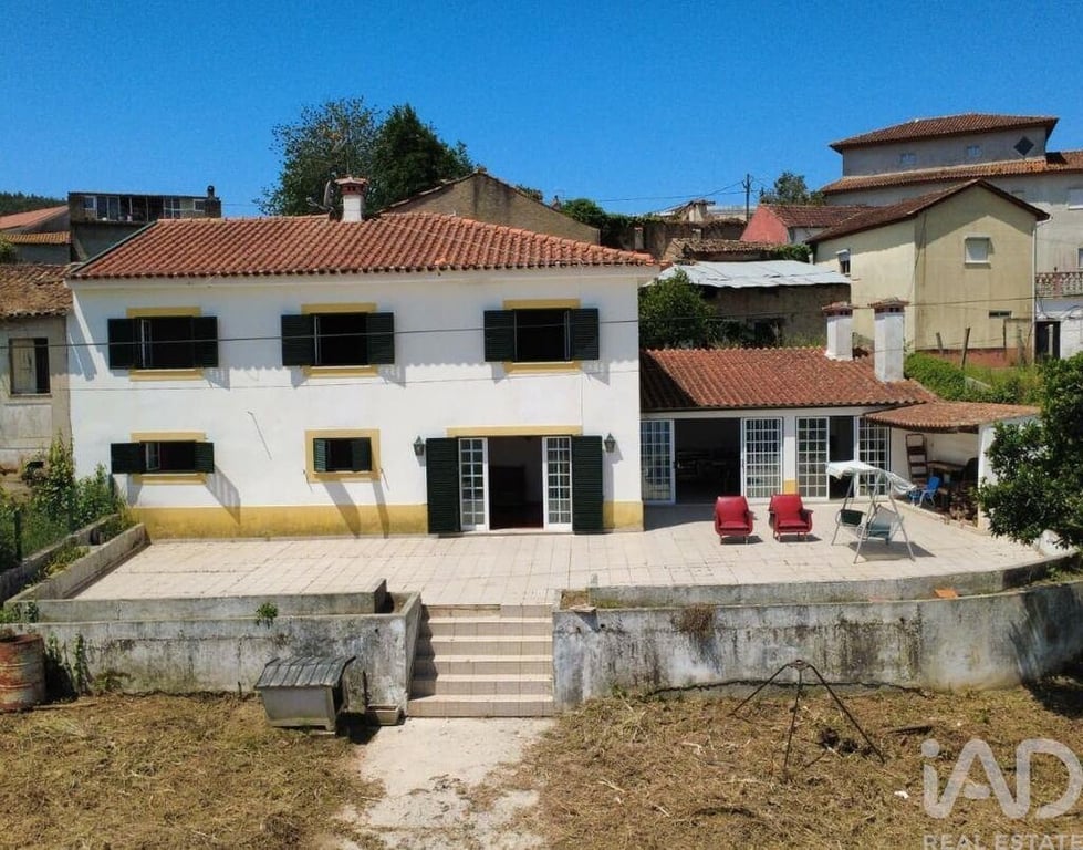 House in Miranda do Corvo - Image 2