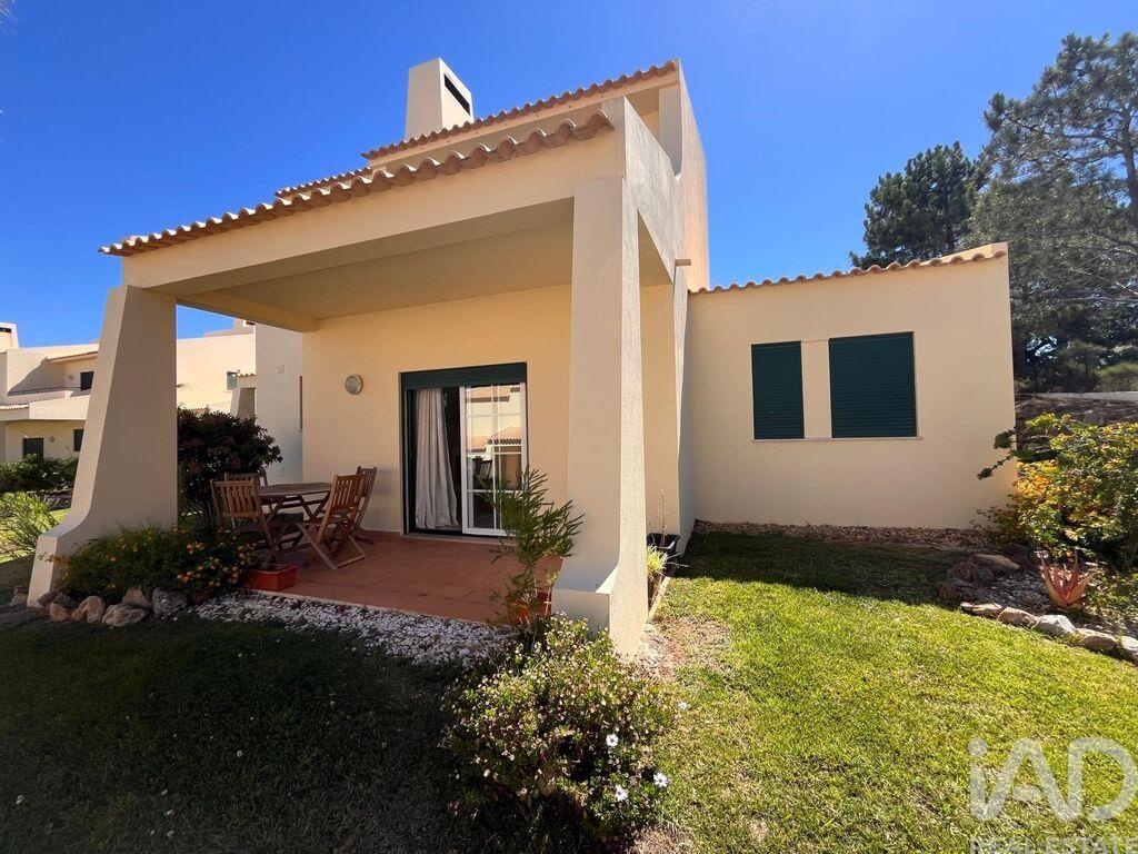 House in Guia