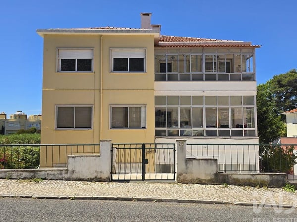Apartment in Loures - view 1