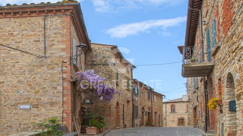 House in Parrano - view 1