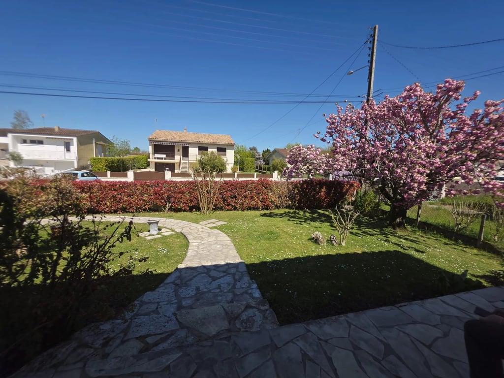 House in Saint-Pardoux-Isaac - Image 2