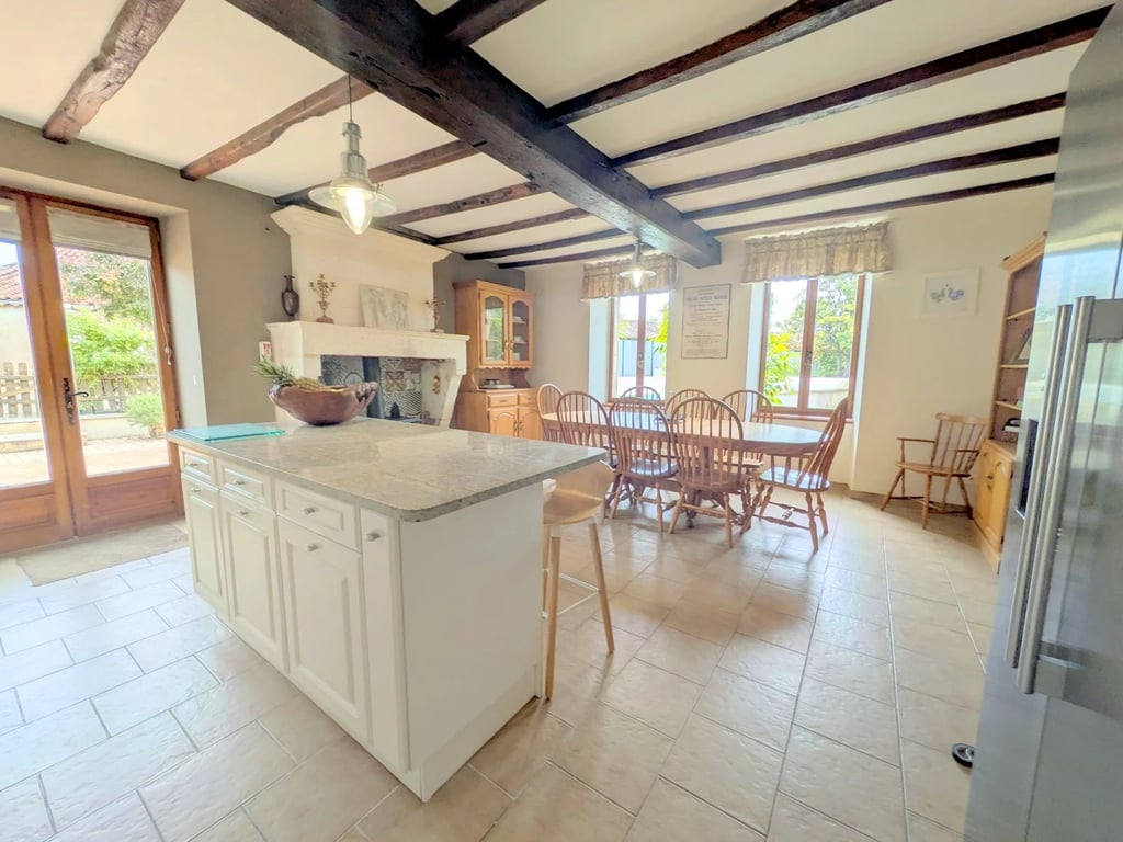 House in Sainte-Souline - Image 3