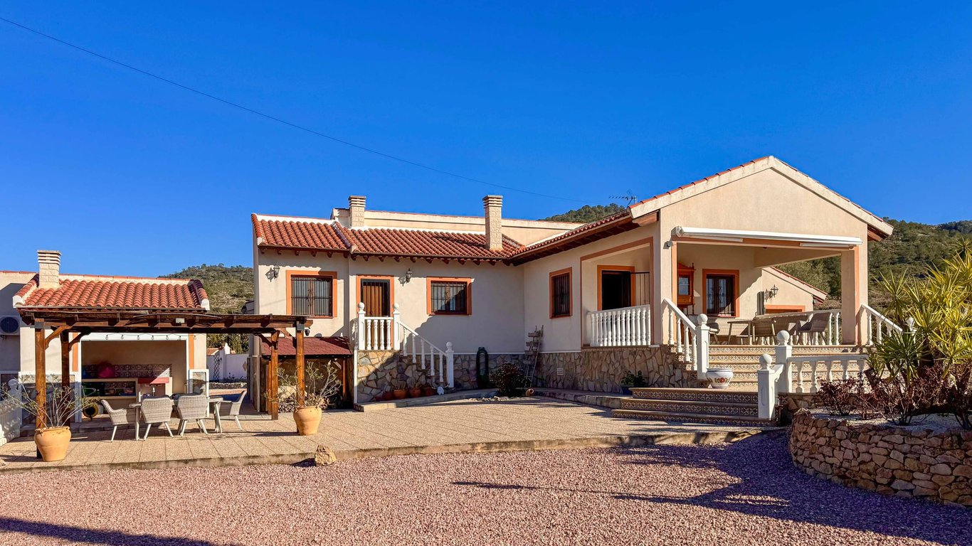 House in La Canada de la Lena - Image 2