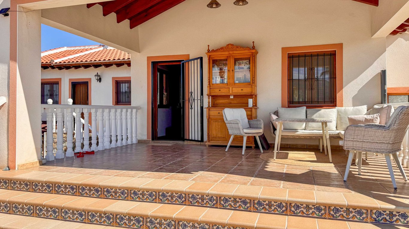 House in La Canada de la Lena - Image 3