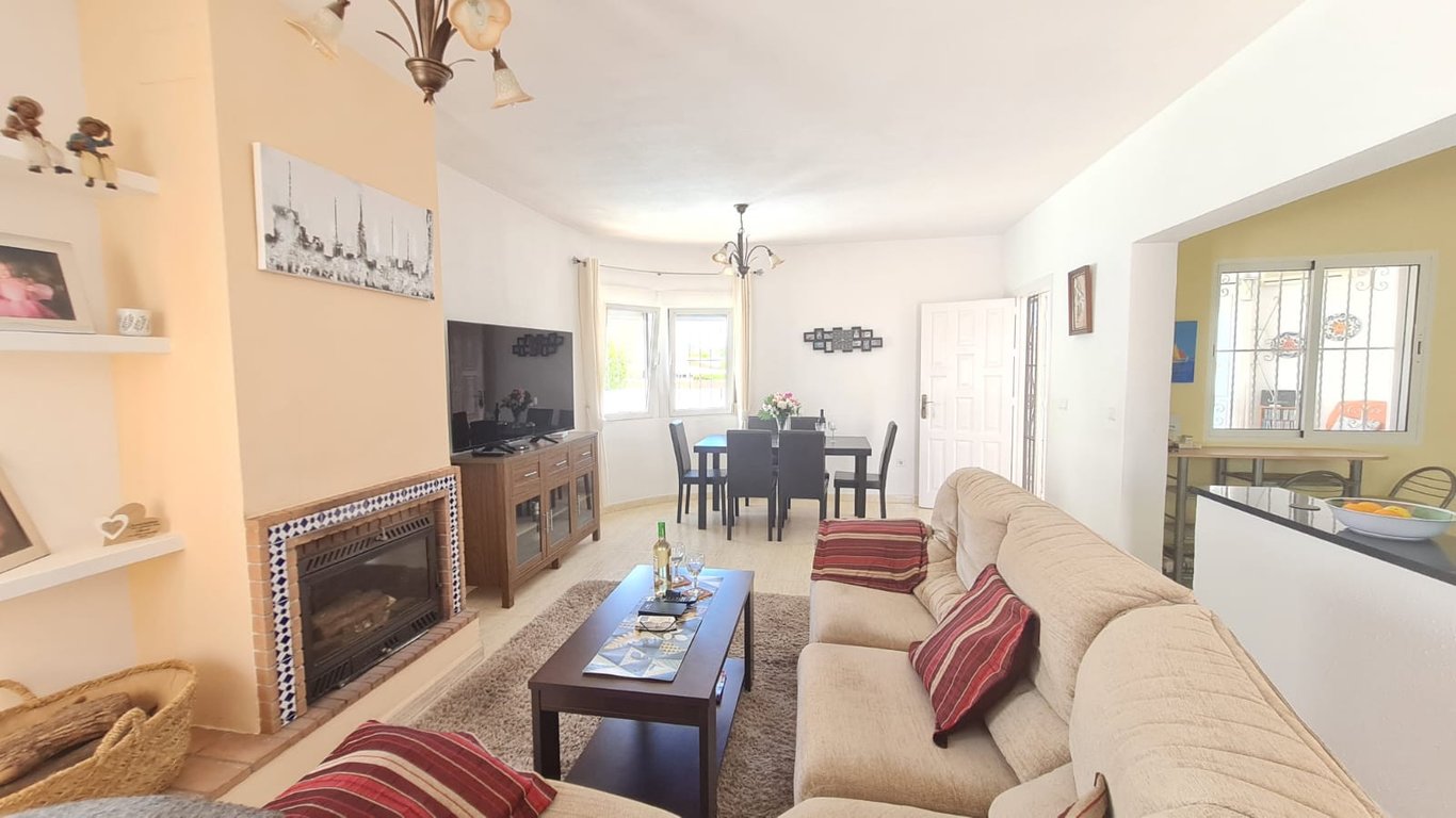 Villa in Urbanizacion los Balcones - Image 2