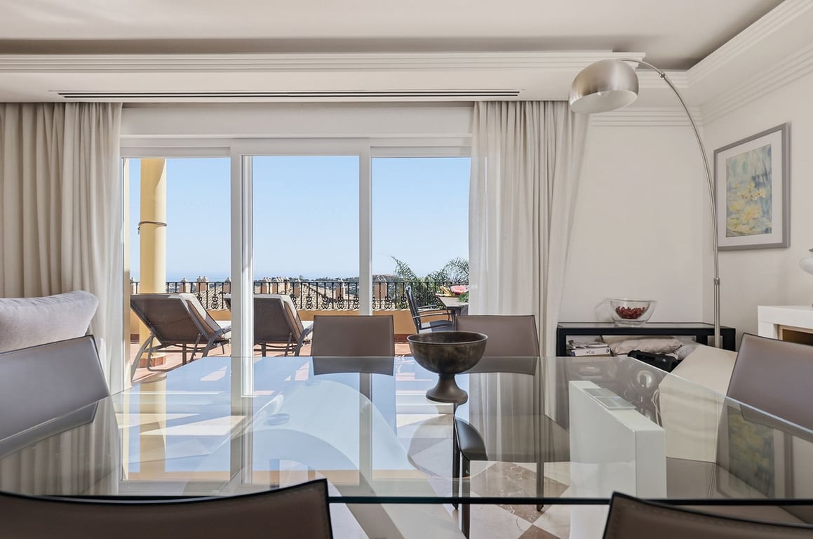 Apartment in Nueva Andalucia - Image 3