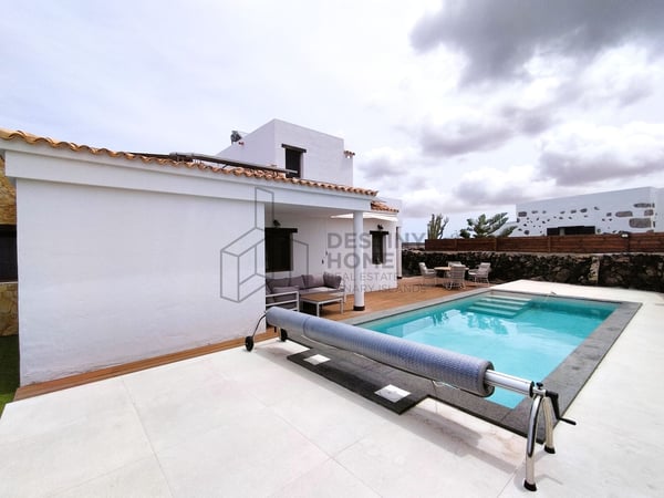 House in Lajares - view 1