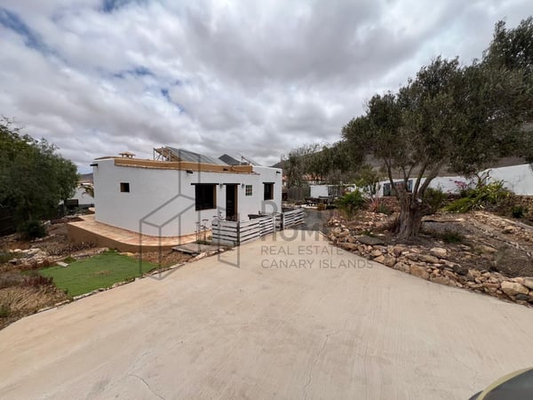 House in Tindaya - view 1