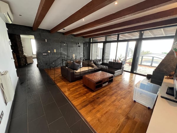 House in El Time - view 1