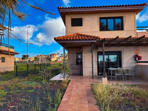 House in Lajares - view 1
