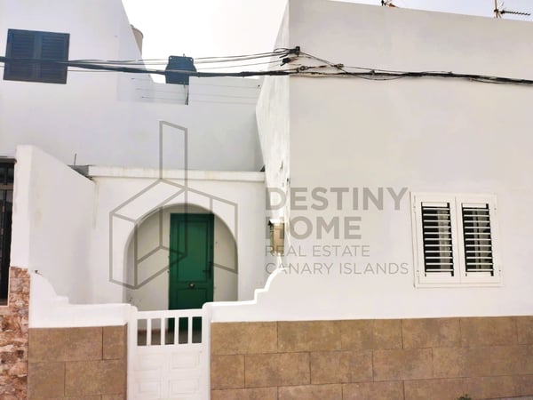House in Tetir - view 1