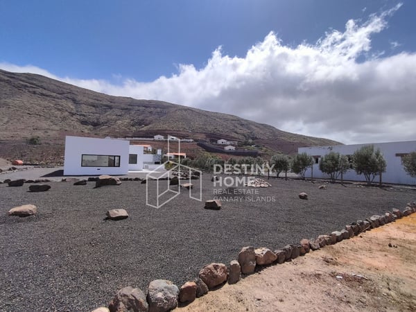 House in Cardon - view 1