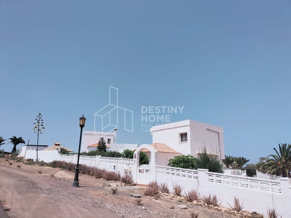 House in Caldereta - view 1
