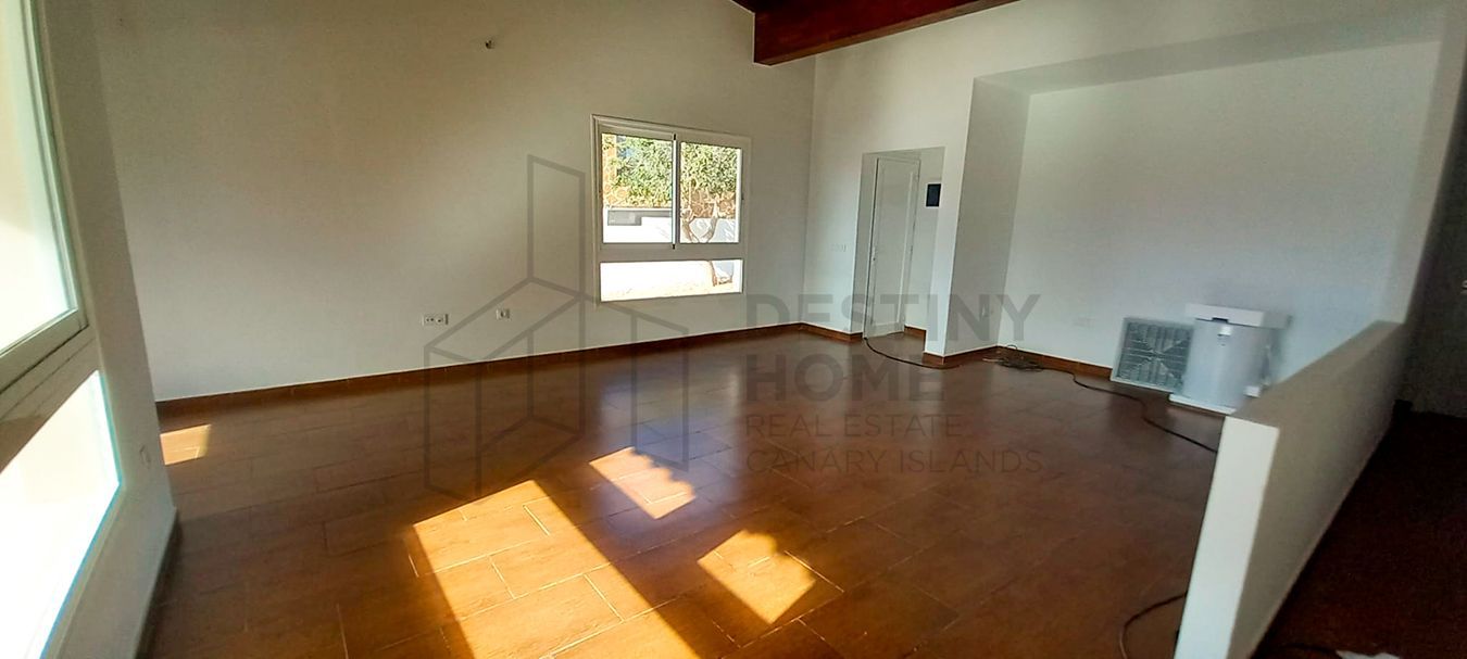House in Triquivijate - Image 3