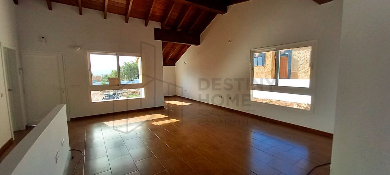 House in Triquivijate - Image 2