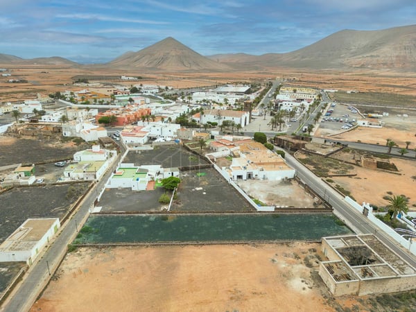 House in La Oliva - view 1