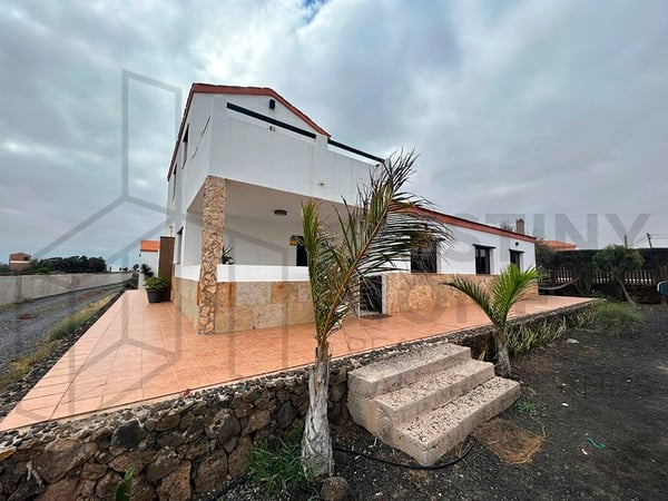 House in Lajares - view 1