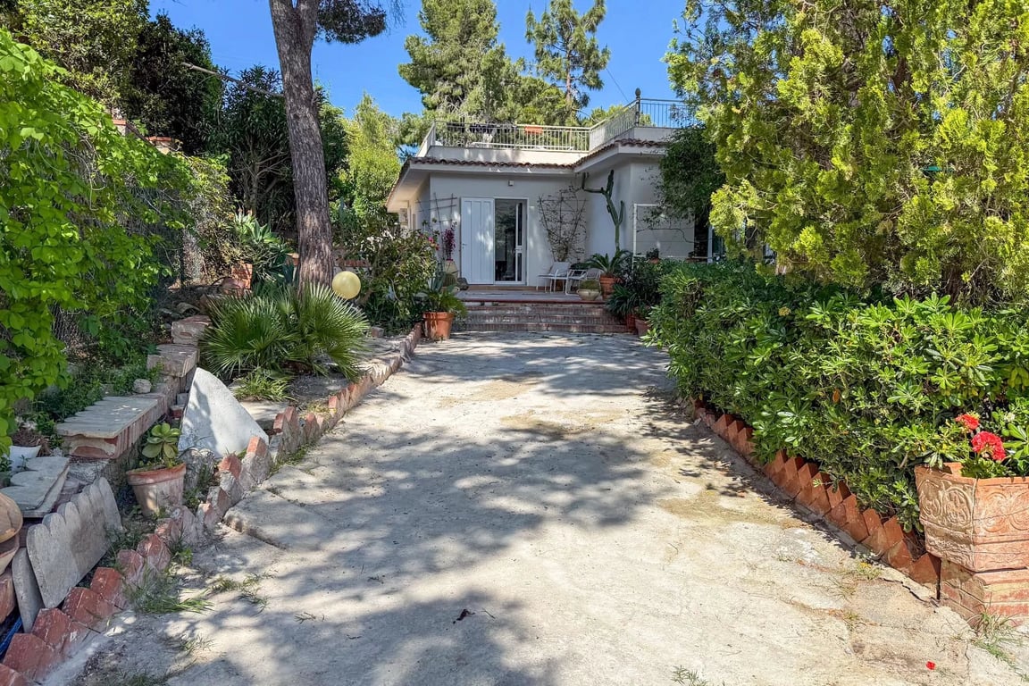 Villa in Salina - Image 3