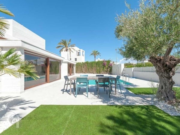Villa in Murcia - view 1