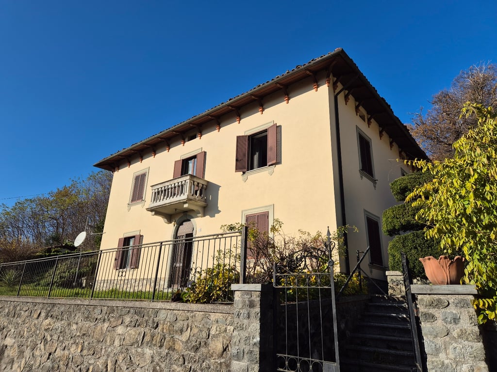 House in Castiglione di Garfagnana - Image 2
