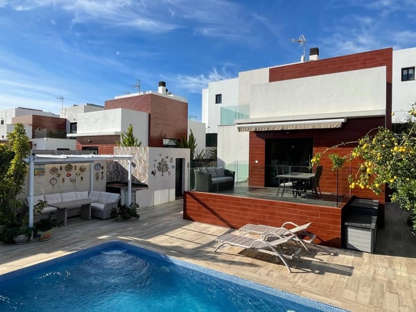 Villa in Polop - view 1