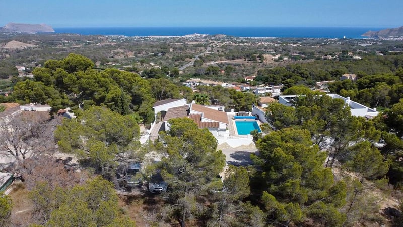 Villa in La Nucia - view 1