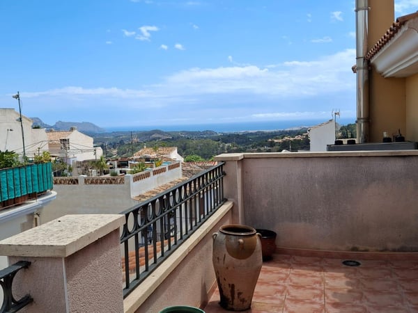 Villa in La Nucia - view 1