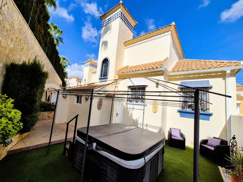 Villa in Villamartin - Image 2