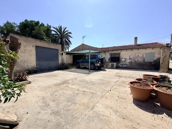 House in La Marina - view 1