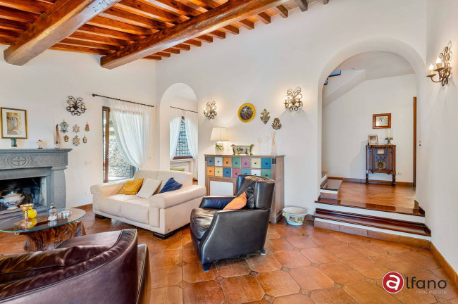 Villa in Castrocielo - view 1