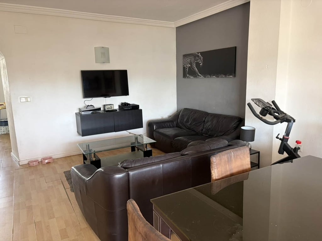 Apartment in Nueva Andalucia - Image 2