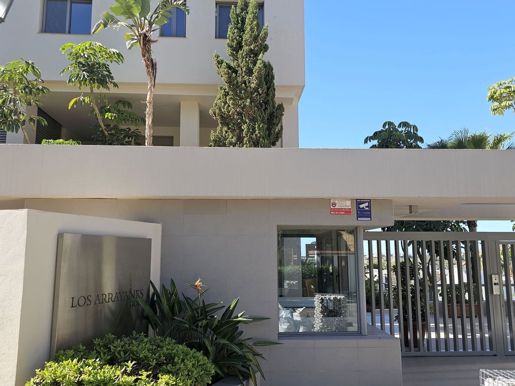 Apartment in Benahavis - Image 3