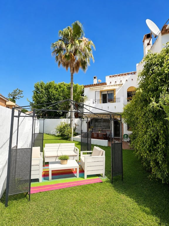 House in Marbella Del Este - Image 2