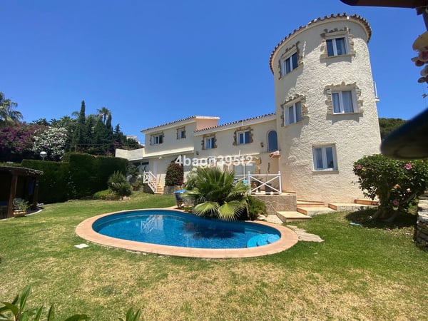 Villa in El Faro - view 1