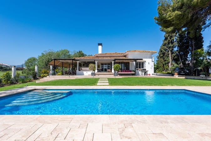 Villa in San Pedro de Alcantara - view 1