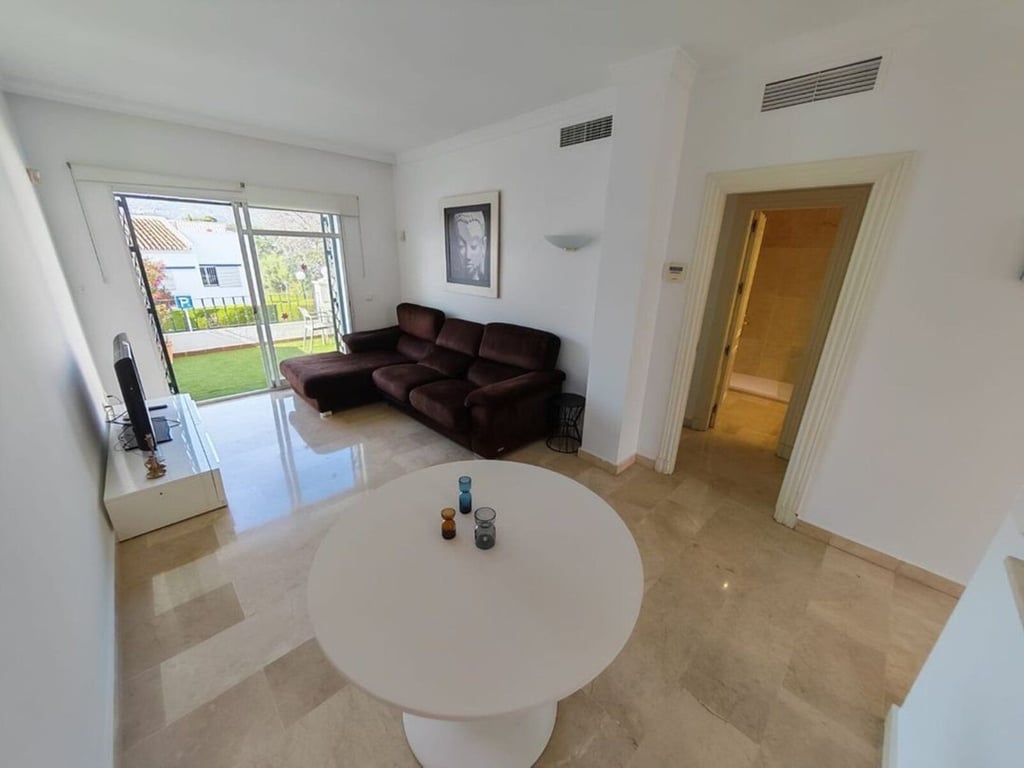 Apartment in Marbella - Image 2