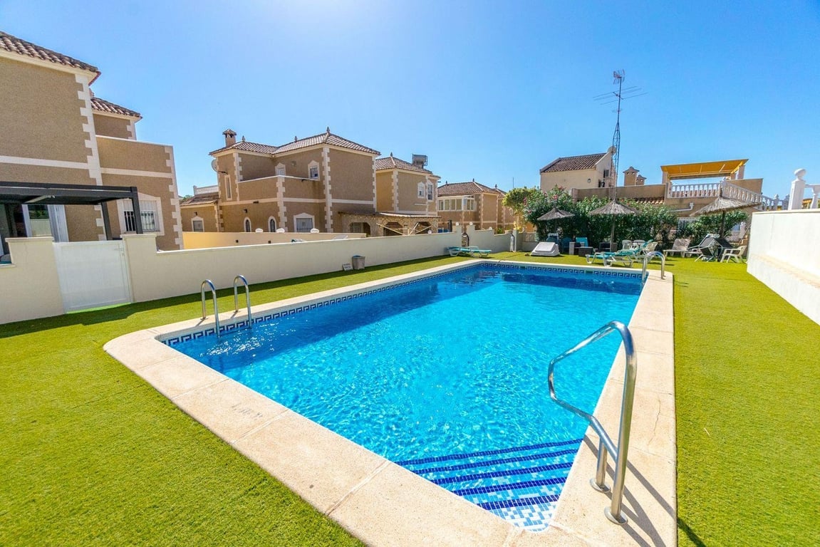 House in Urbanizacion los Balcones - Image 2