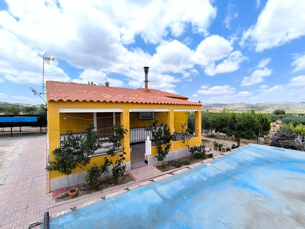 House in Yecla - view 1