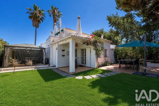 House in Oura - view 1
