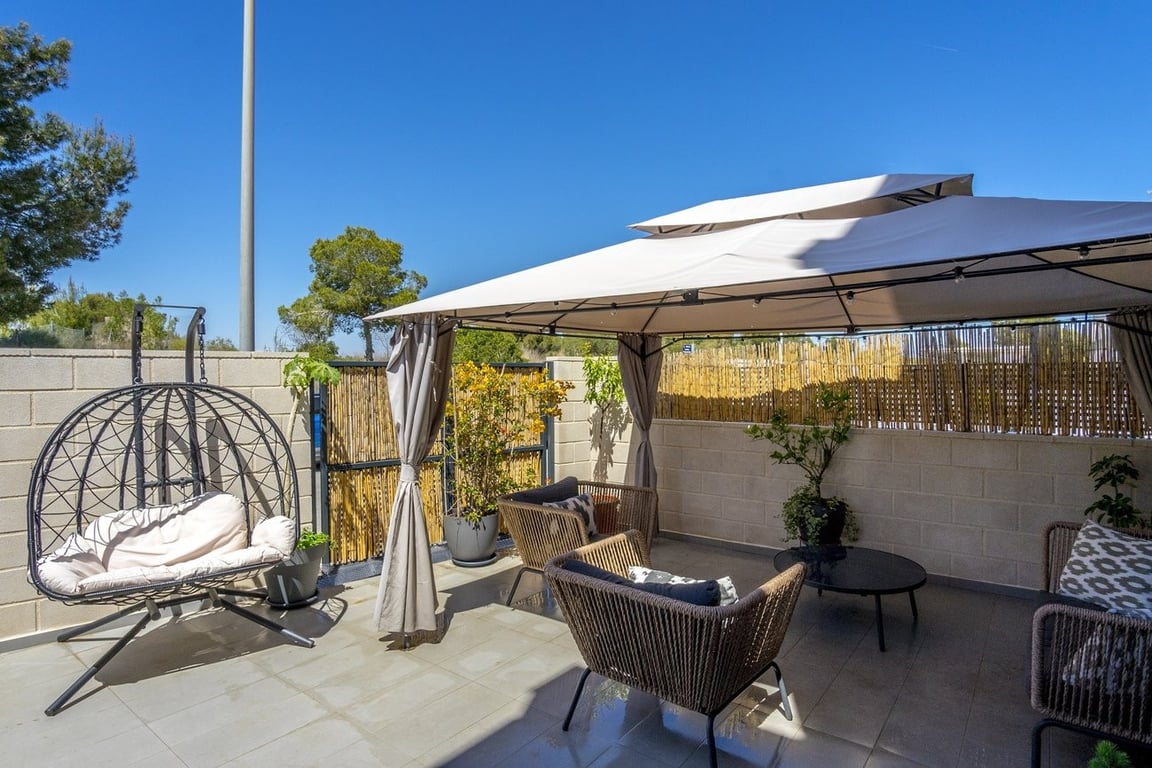 House in Villamartin - Image 3