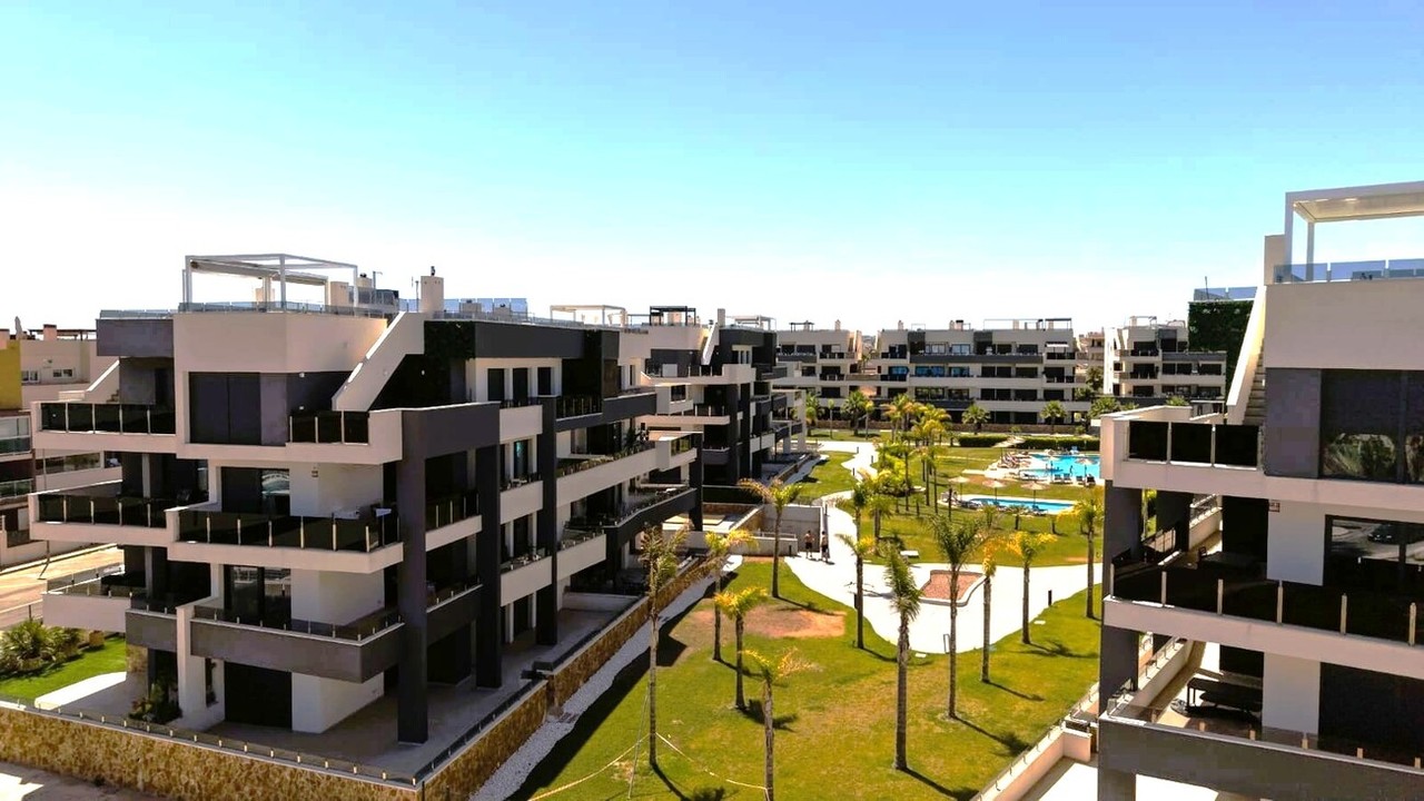 Apartment in Playa Flamenca - Image 2