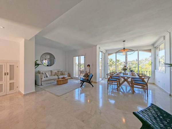 Apartment in Benahavis - view 1