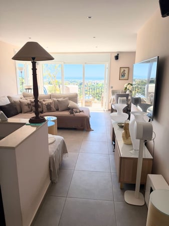 Penthouse in Benahavis - view 1