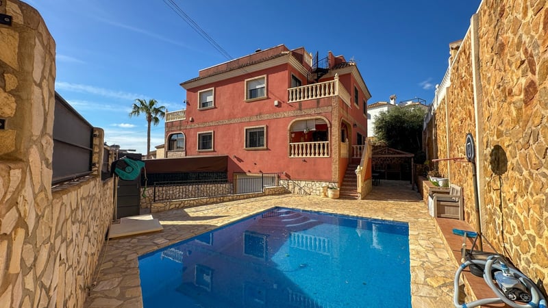 House in San Miguel de Salinas - view 1