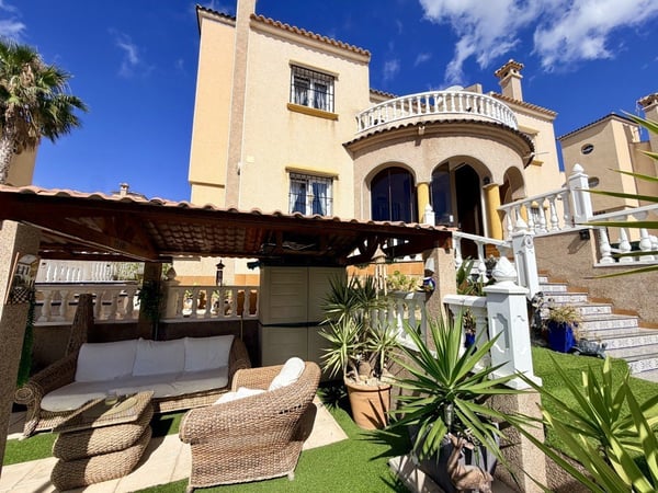 House in La Zenia - view 1