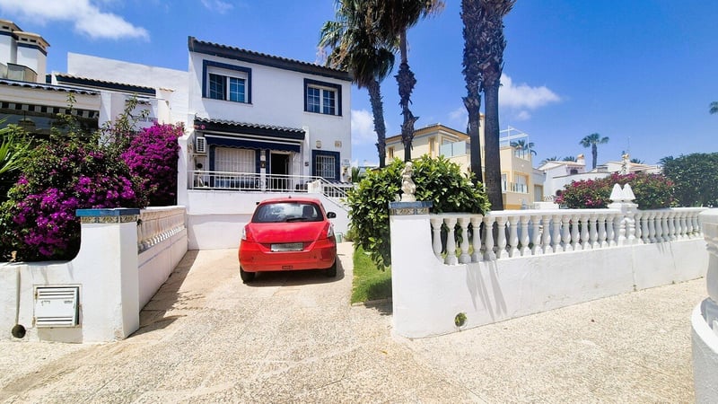 House in Villamartin - view 1