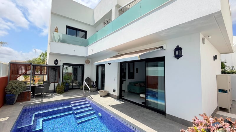 Villa in Los Montesinos - view 1