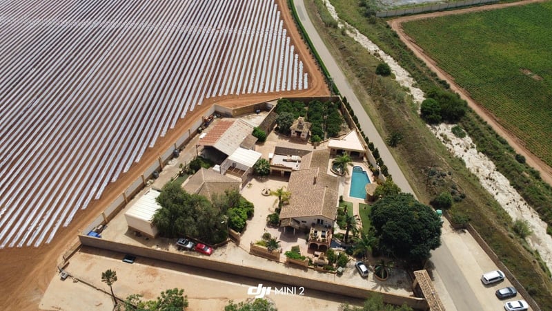 Villa in Los Nietos - view 1