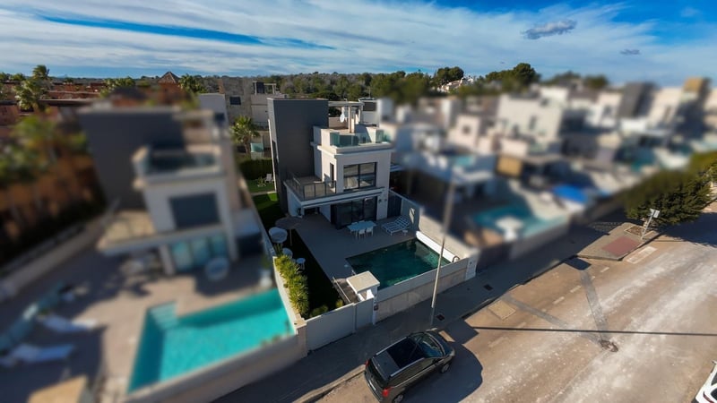 Villa in San Miguel de Salinas - view 1