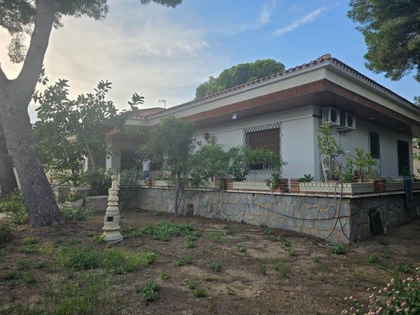 Villa in Mil Palmeras - view 1
